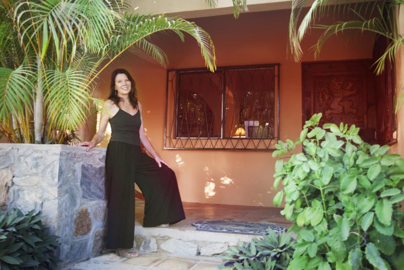 Jill Logan, Todos Santos.